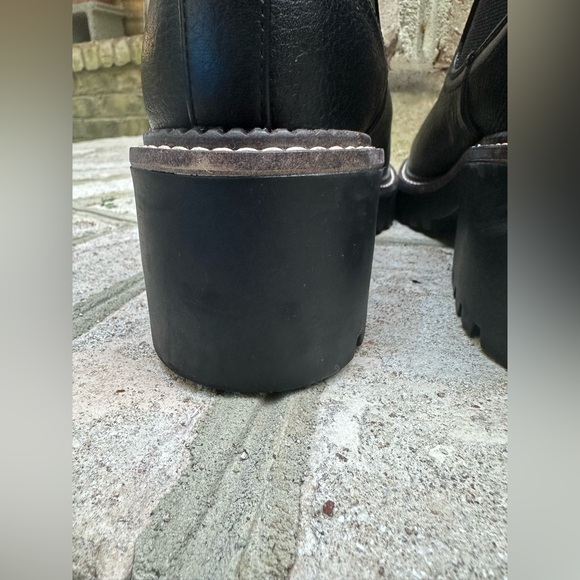 Miah Water-Resistant Chelsea Lug Boots - Women’s Size 9 - Black - Picture 4 of 13